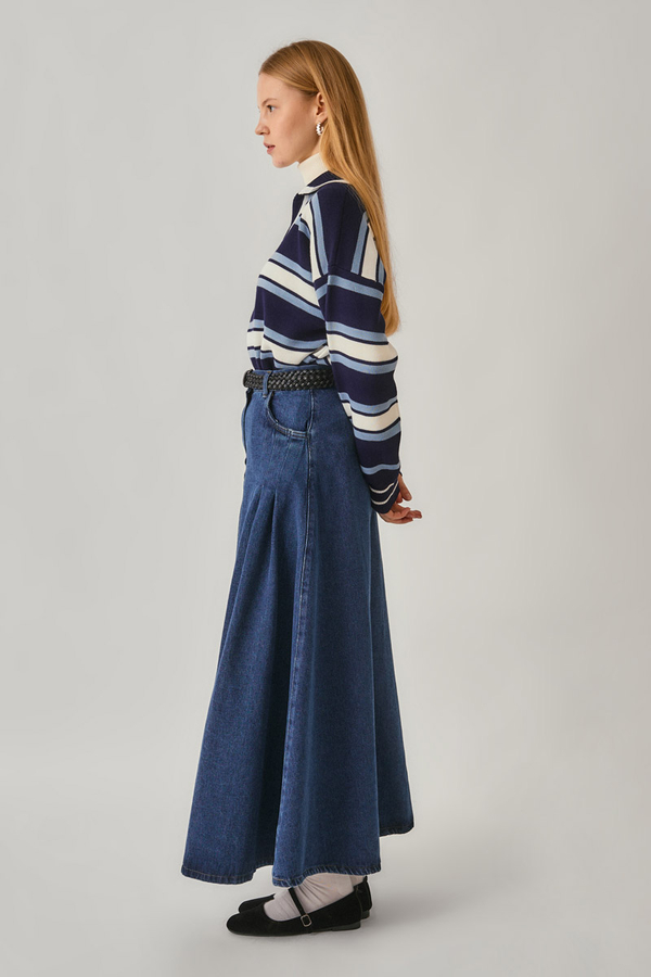 ChatGPT:  Pleated Detail Denim Skirt Light Blue - 6