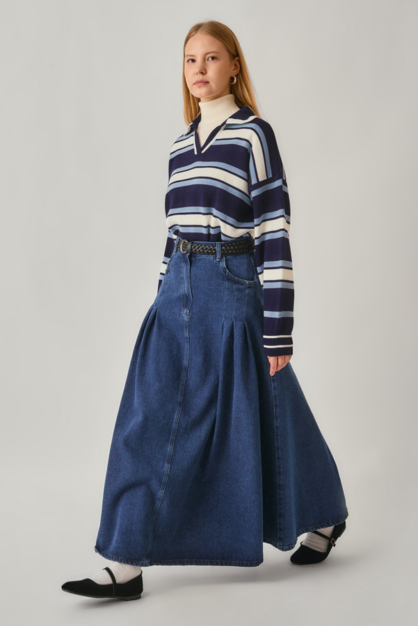 ChatGPT:  Pleated Detail Denim Skirt Light Blue - 4