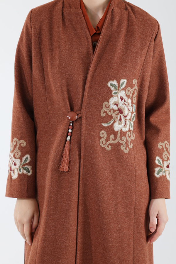 Tasseled Cachet Coat Tile - 4