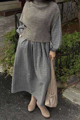 Turtleneck Knit Vest Earth Tone - 3