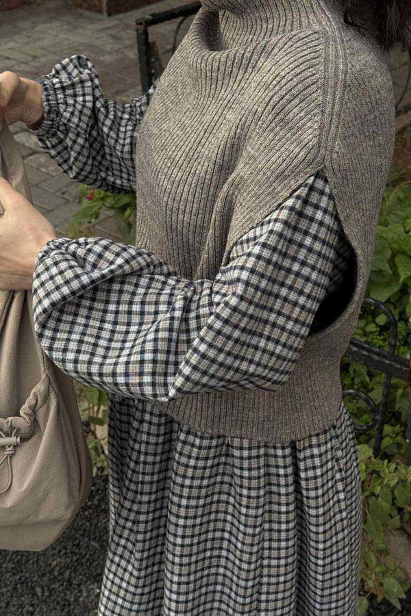 Turtleneck Knit Vest Earth Tone - 4