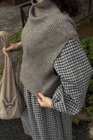 Turtleneck Knit Vest Earth Tone - 5