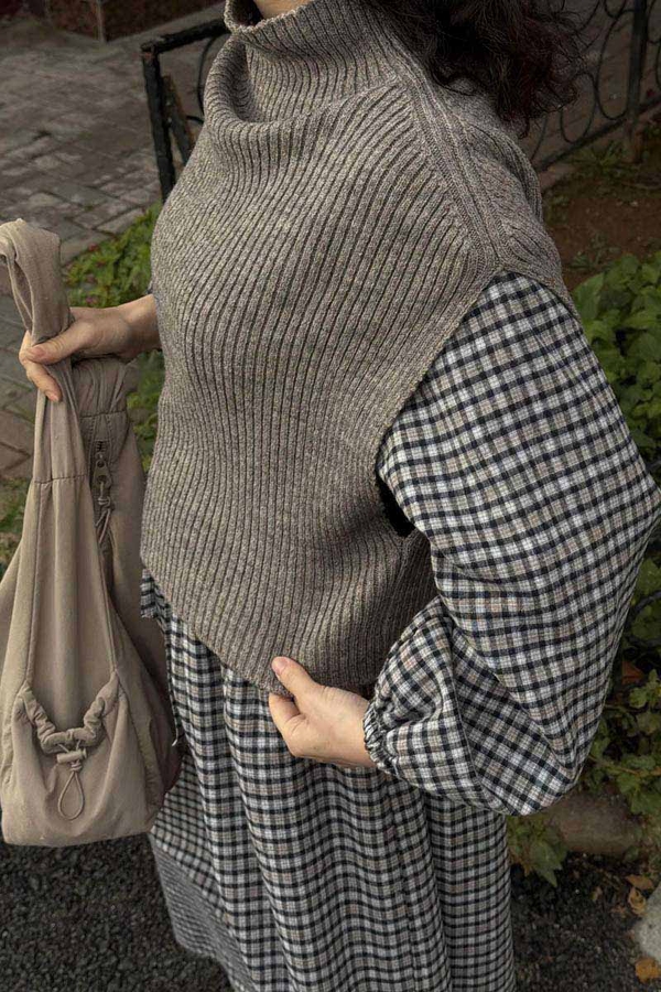 Turtleneck Knit Vest Earth Tone - 5