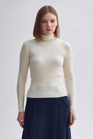 Turtleneck Premium Knit Body Ecru