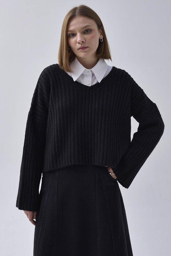 V Neck Crop Knit Sweater Black