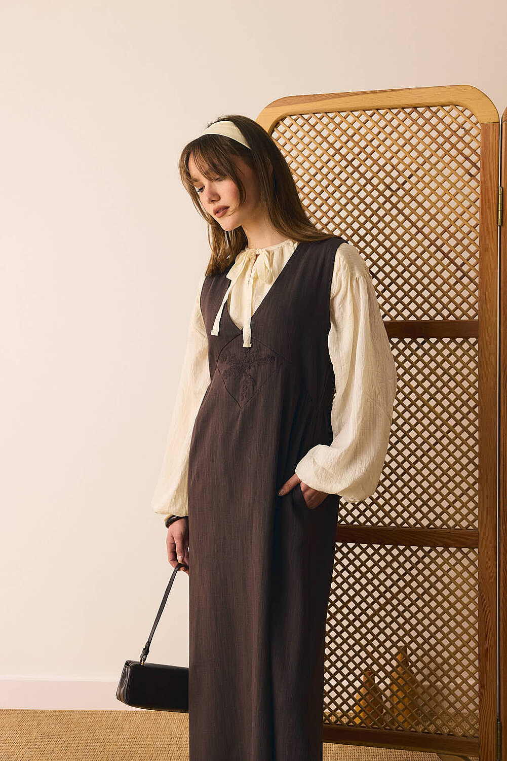 V Yaka Nakışlı Jile Kahverengi 