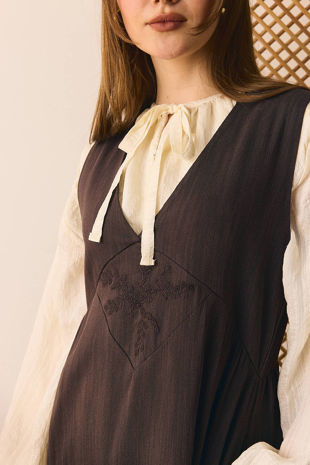 V Yaka Nakışlı Jile Kahverengi - 2