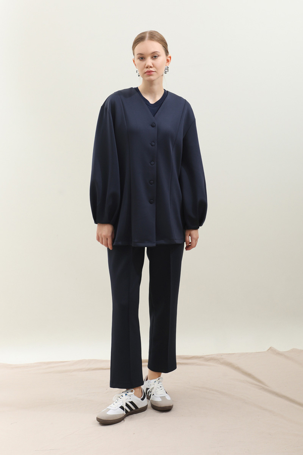 V Yaka Önden Düğmeli Takım Lacivert 