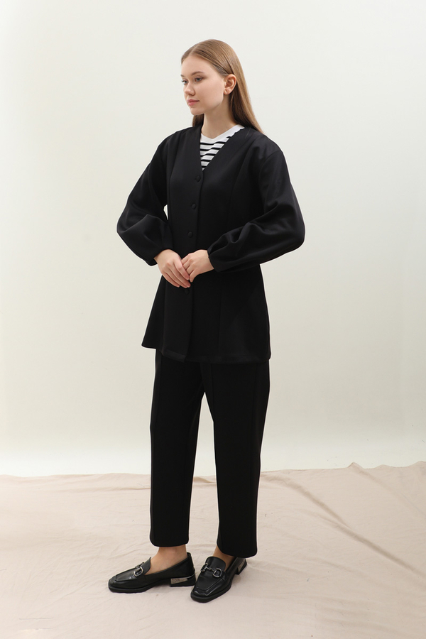 V Yaka Önden Düğmeli Takım Siyah - 4