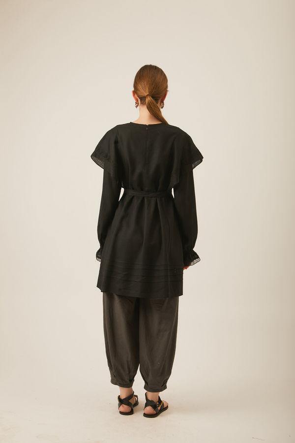 Volan Detaylı Dantelli Tunik Siyah - 6