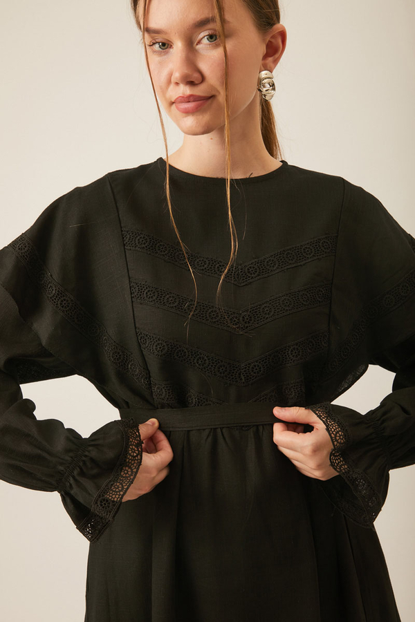 Volan Detaylı Dantelli Tunik Siyah - 5