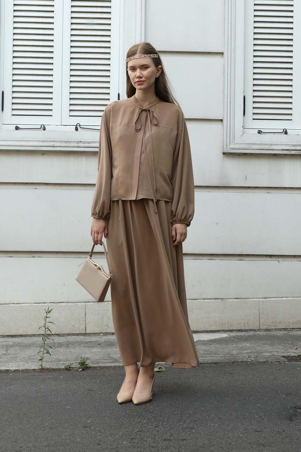 Yakası Bağcıklı Gömlek Etek Takım Açık Taba - 1