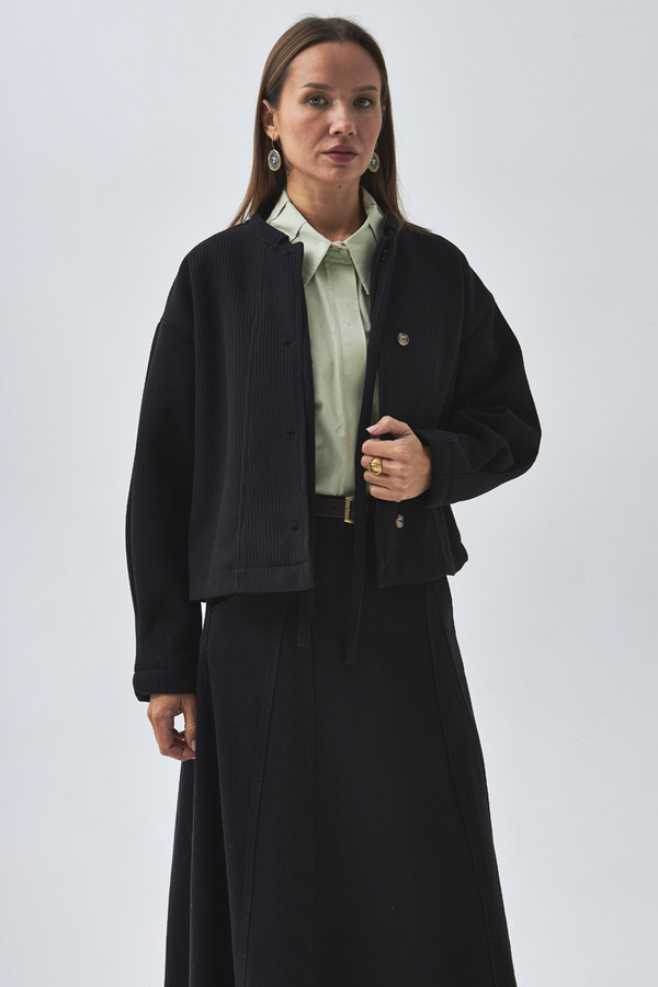 Yakası Bağlamalı Kısa Ceket Siyah - 3