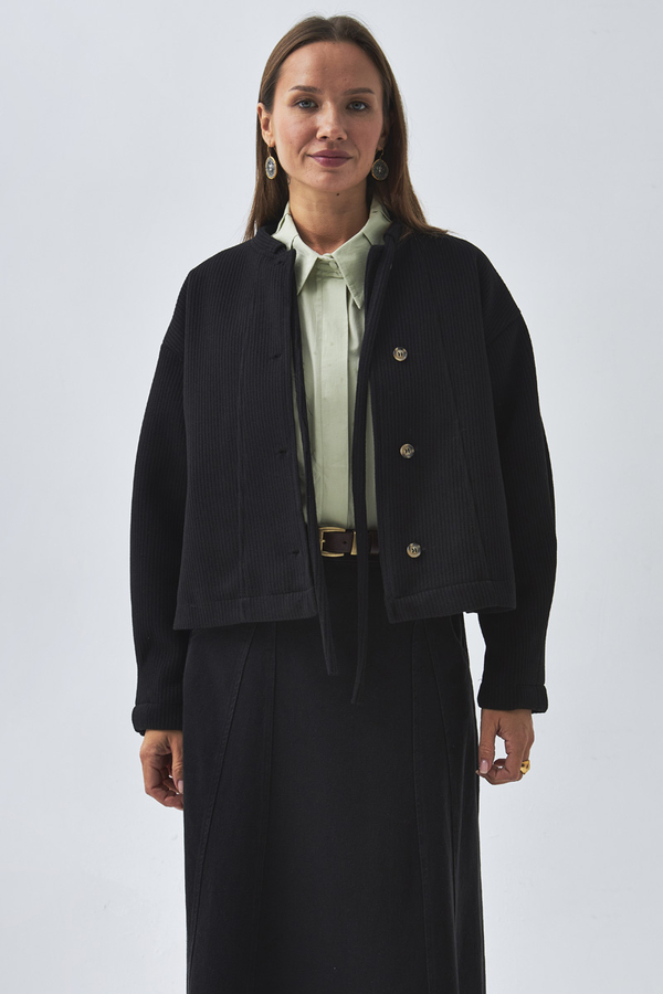 Yakası Bağlamalı Kısa Ceket Siyah - 4