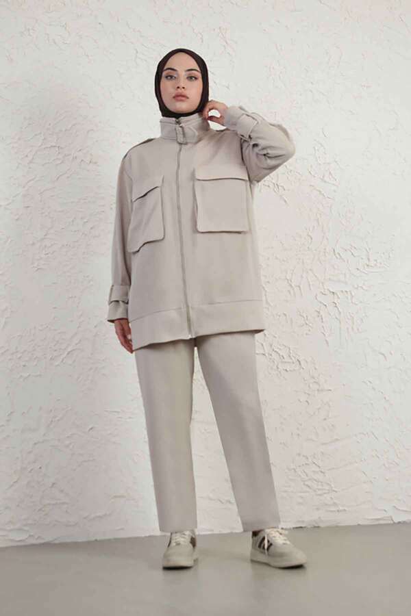 Yakası Tokalı İkili Takım Bej - 1