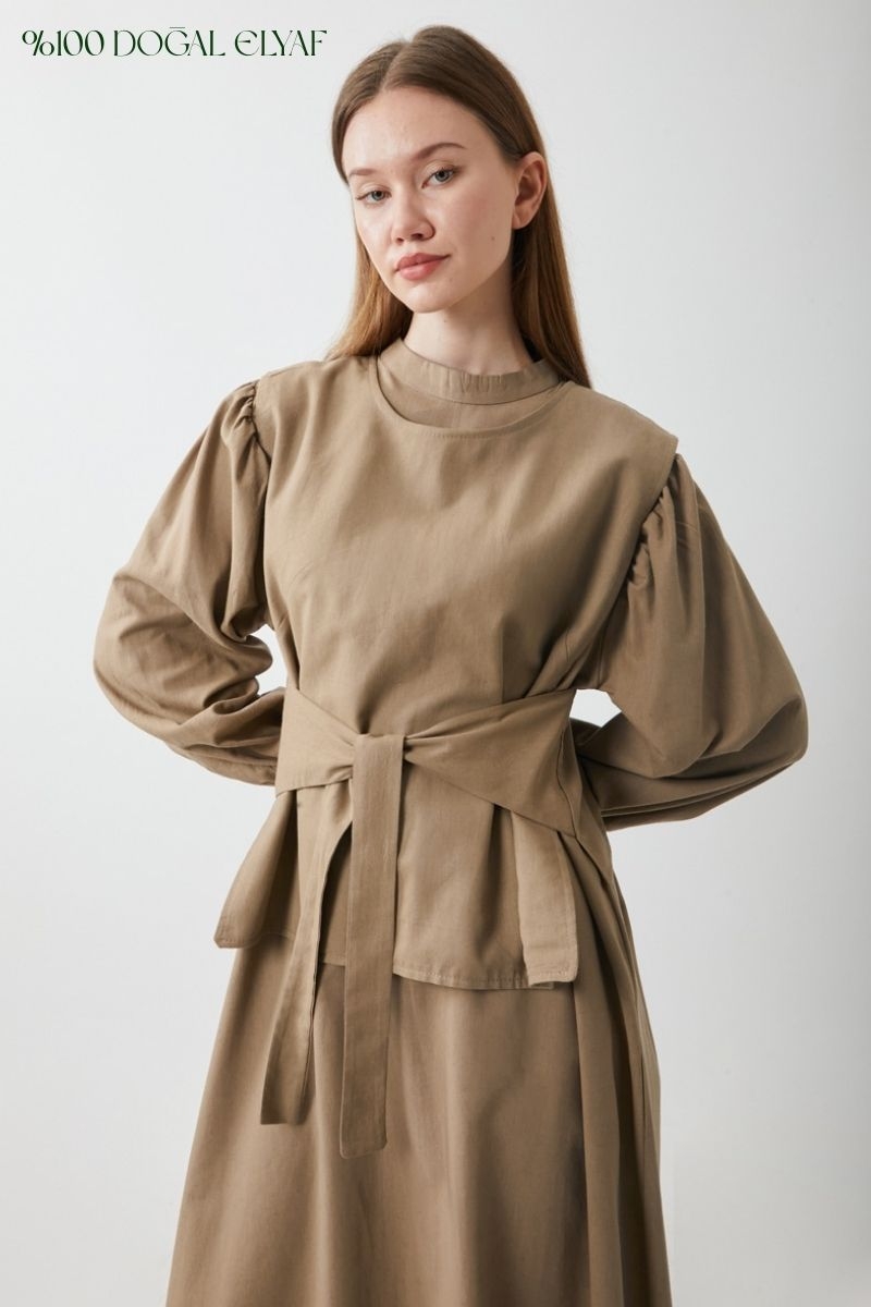 Yeleği Bağlamalı Elbise Takım Camel