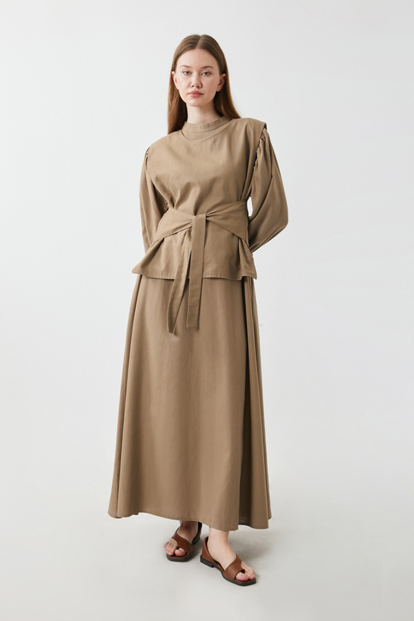 Yeleği Bağlamalı Elbise Takım Camel - 11