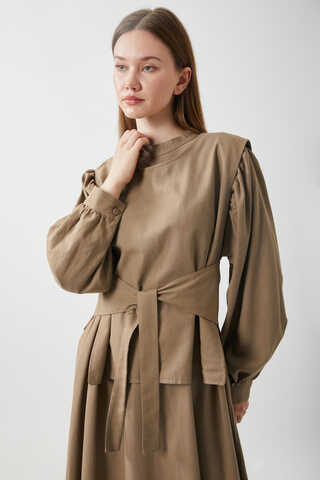 Yeleği Bağlamalı Elbise Takım Camel - 12